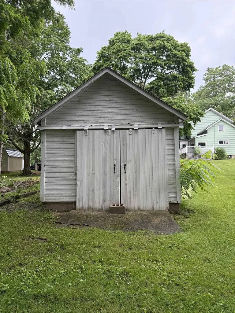414 N Maple Street Ithaca City MI 48847