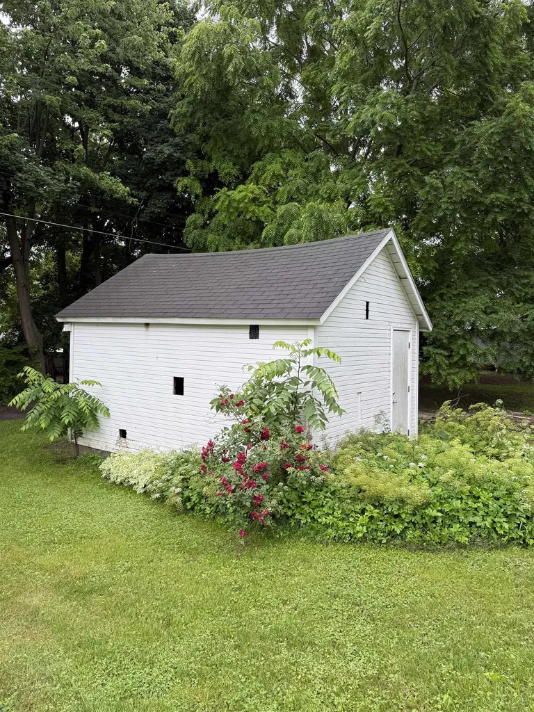 414 N Maple Street Ithaca City MI 48847