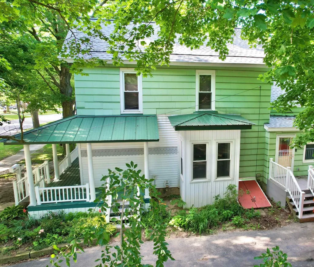 414 N Maple Street Ithaca City MI 48847