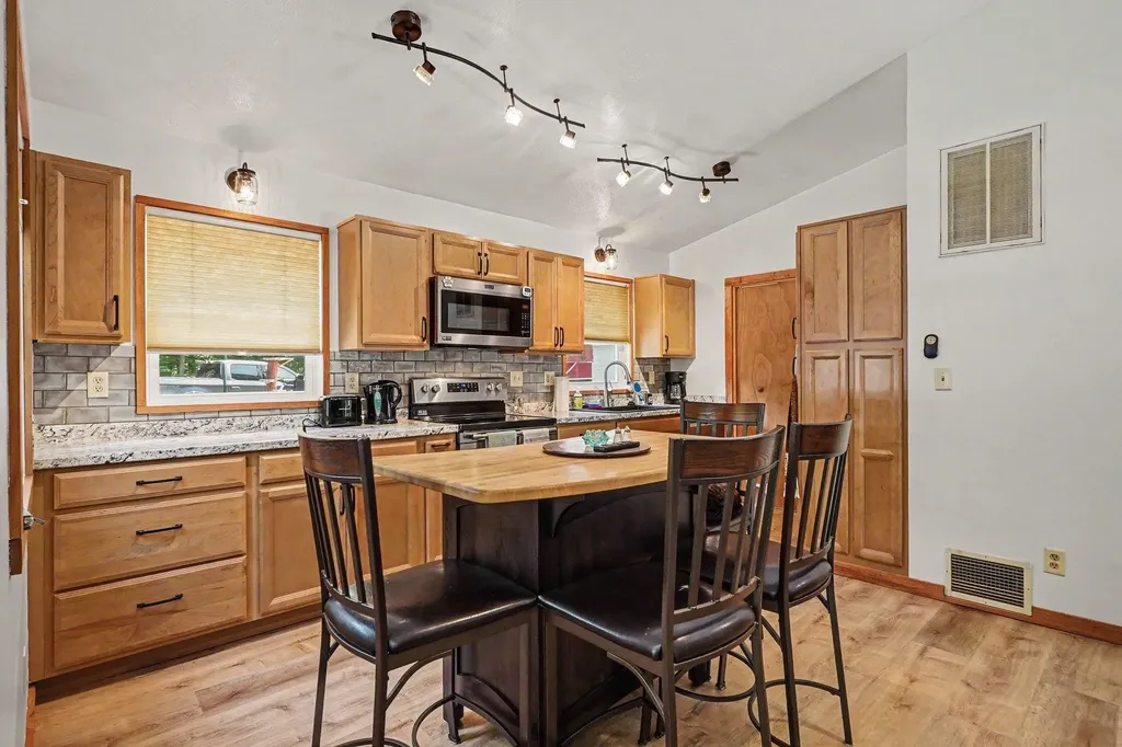 7692 Lakeview Drive Hamilton Township MI 48625