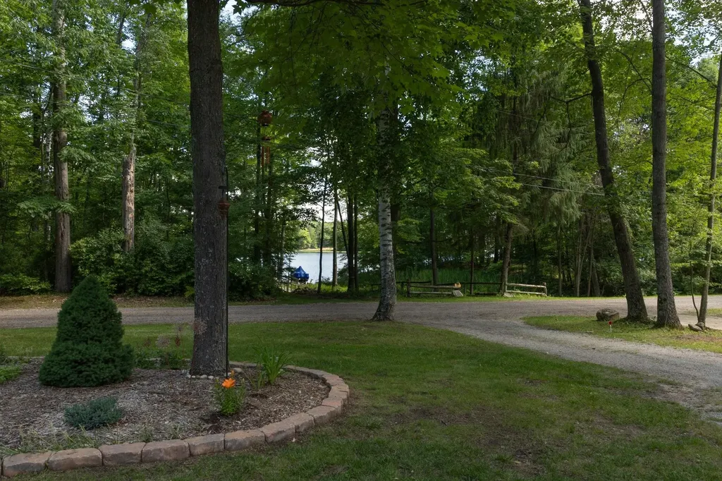7692 Lakeview Drive Hamilton Township MI 48625