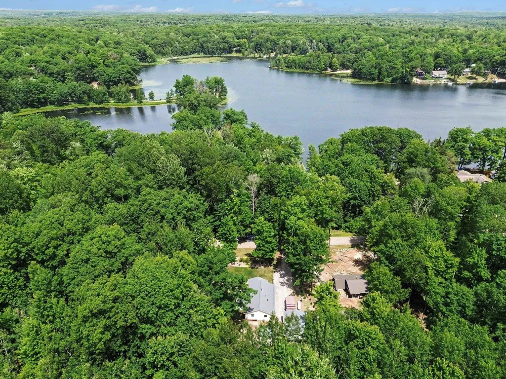 7692 Lakeview Drive Hamilton Township MI 48625