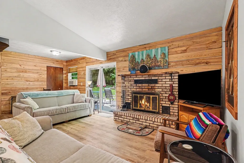 7692 Lakeview Drive Hamilton Township MI 48625