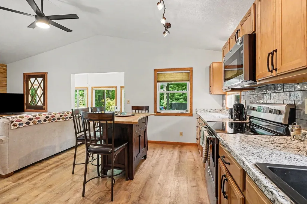 7692 Lakeview Drive Hamilton Township MI 48625