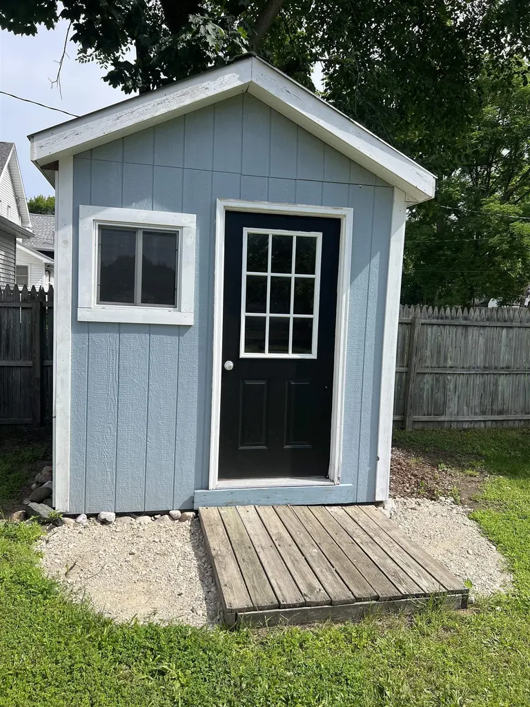 153 Allen Avenue Alma City MI 48801