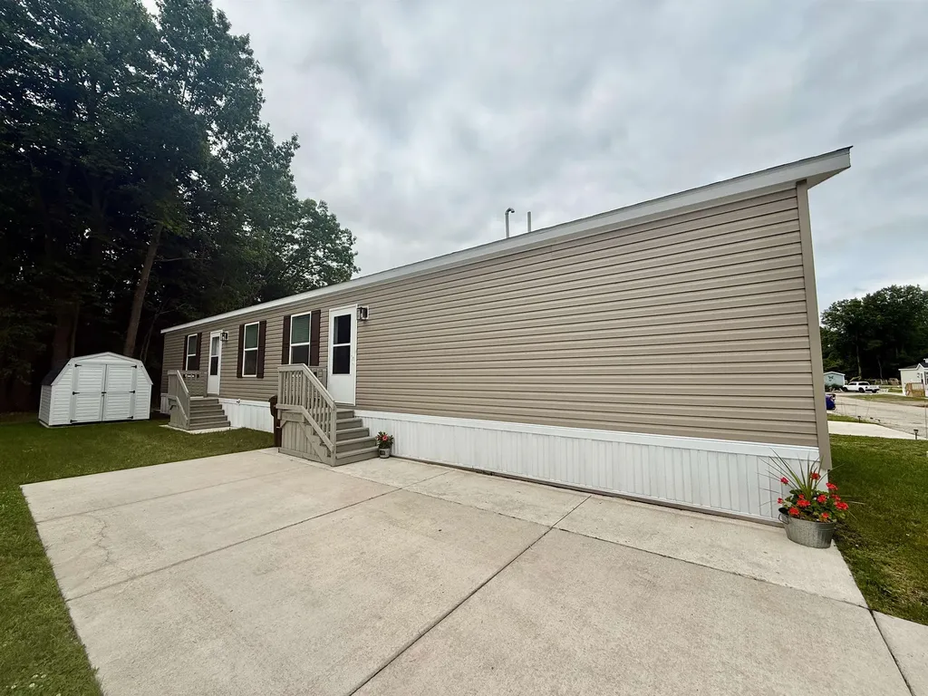 1178 Ironstone Drive Union Charter Township MI 48858