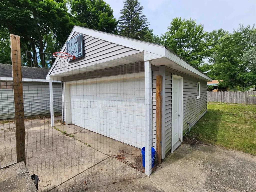 317 Longview Drive Midland City MI 48642
