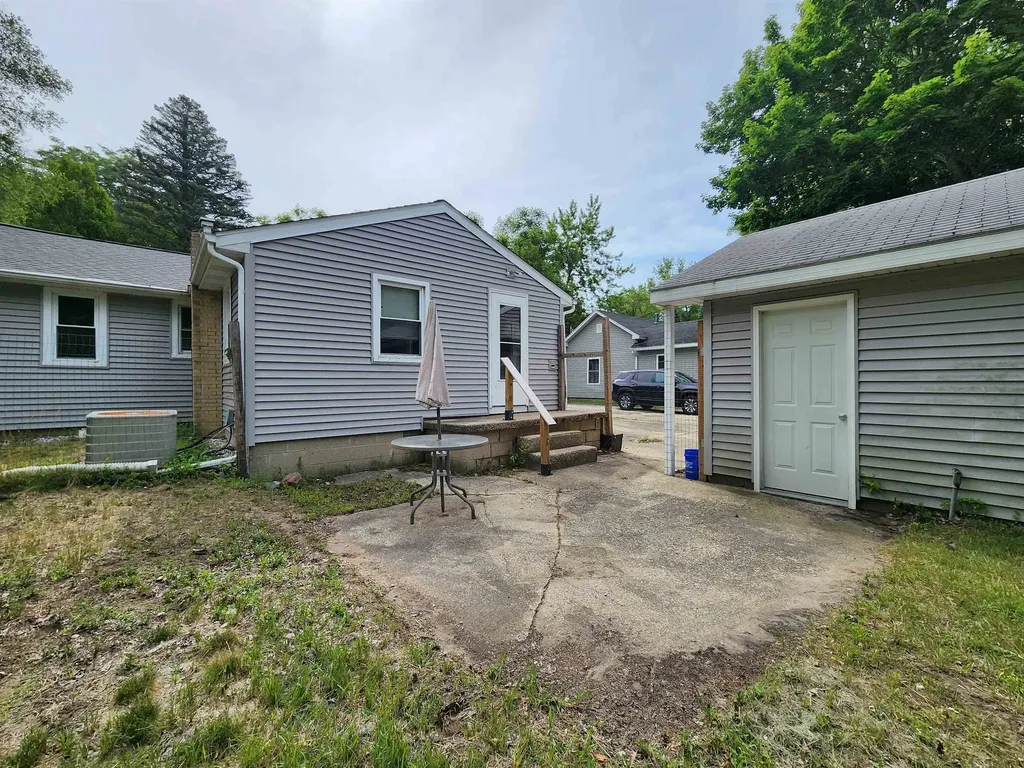 317 Longview Drive Midland City MI 48642