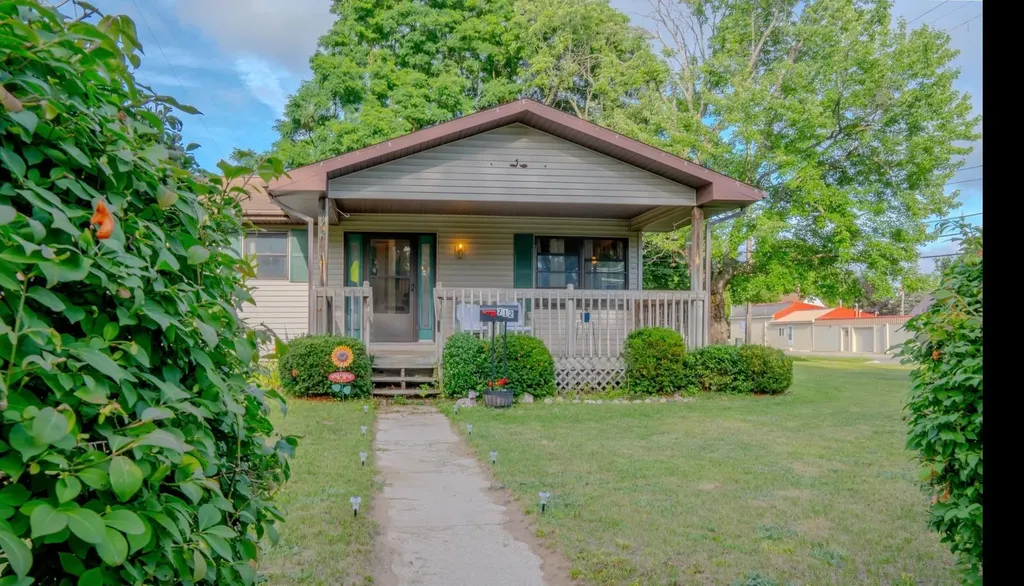 712 W Division Street Cadillac City MI 49601