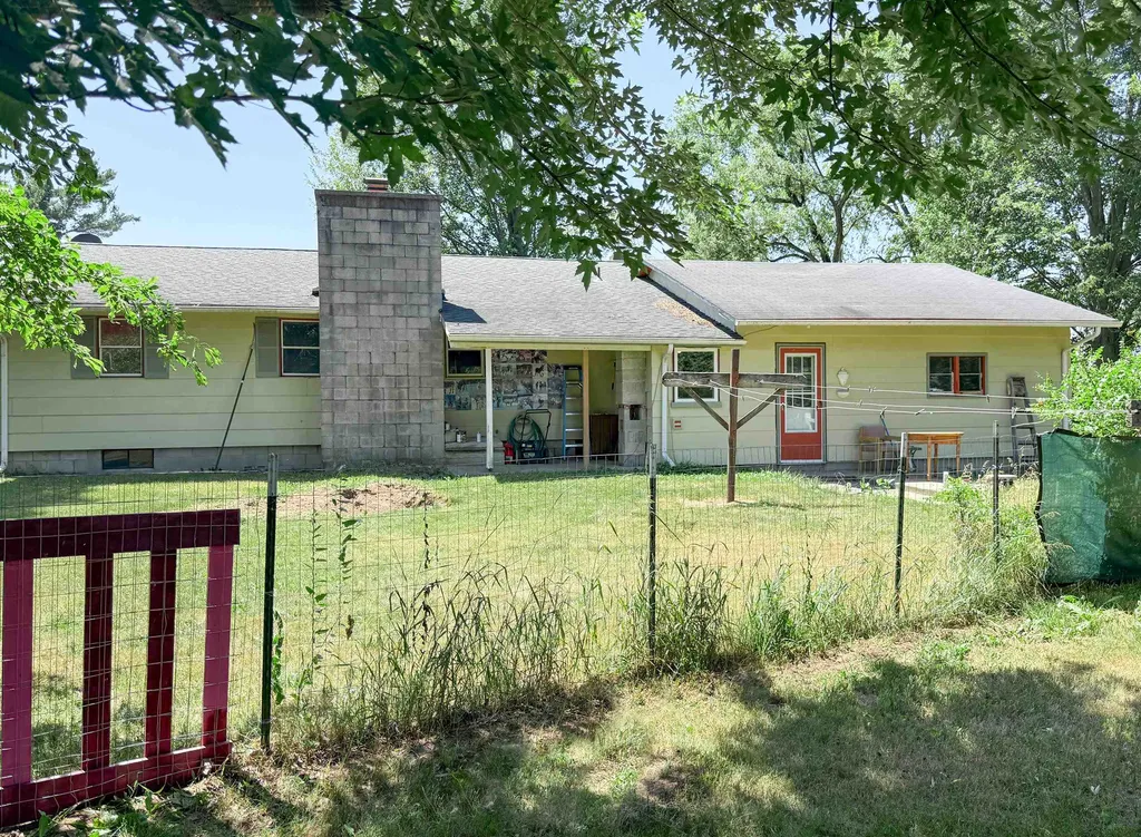 8195 E Broomfield Road Chippewa Township MI 48858