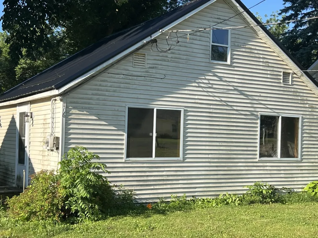106 Webster Street Ithaca City MI 48847