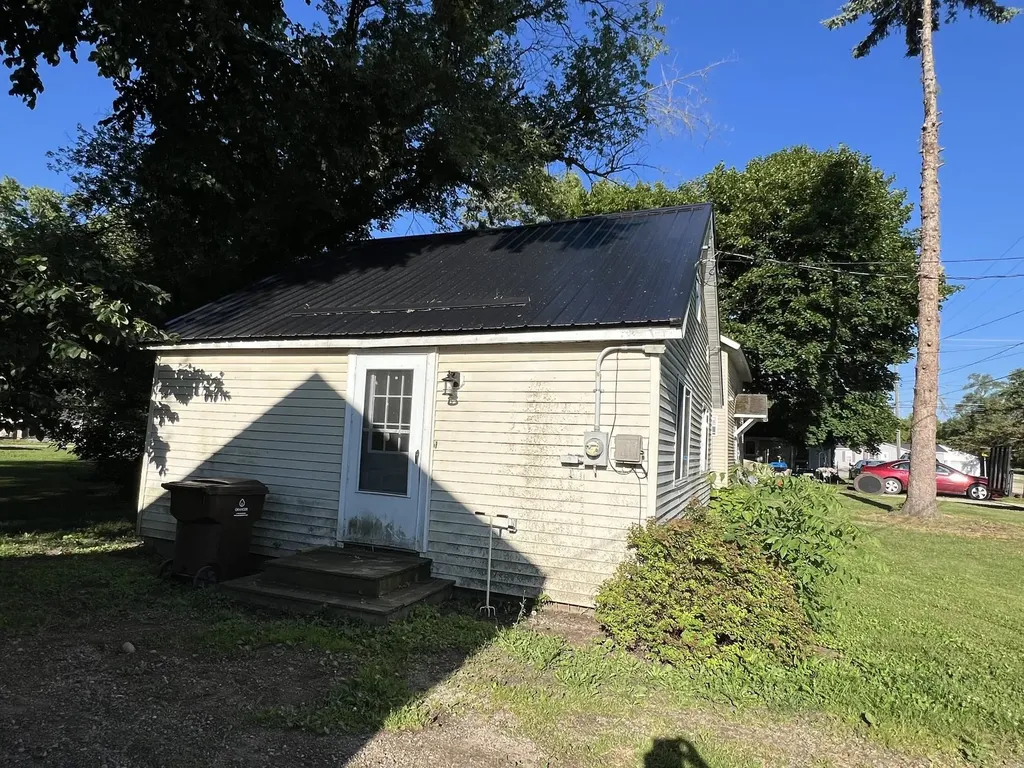 106 Webster Street Ithaca City MI 48847