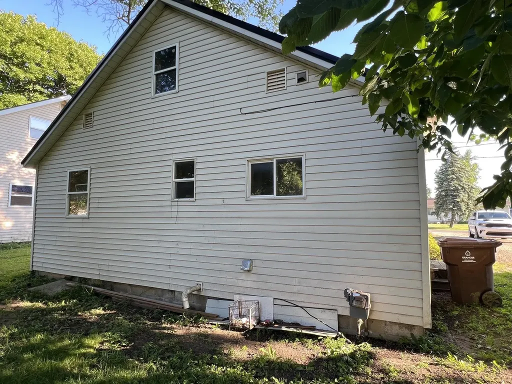 106 Webster Street Ithaca City MI 48847