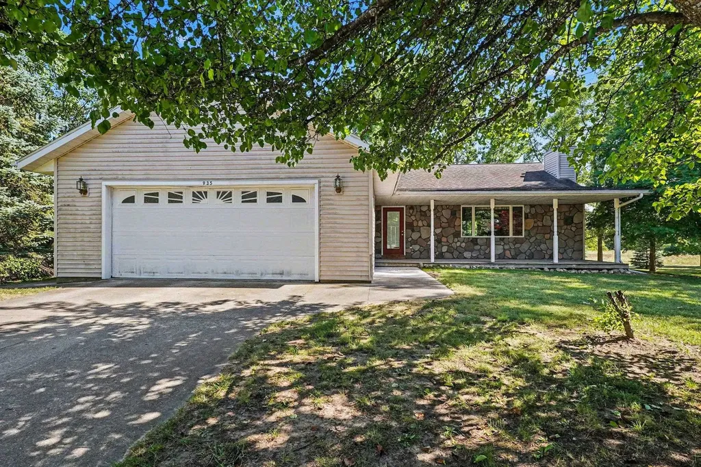 935 S Crawford Road Union Charter Township MI 48858