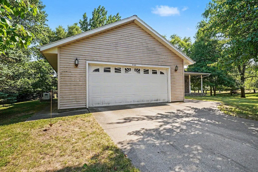 935 S Crawford Road Union Charter Township MI 48858