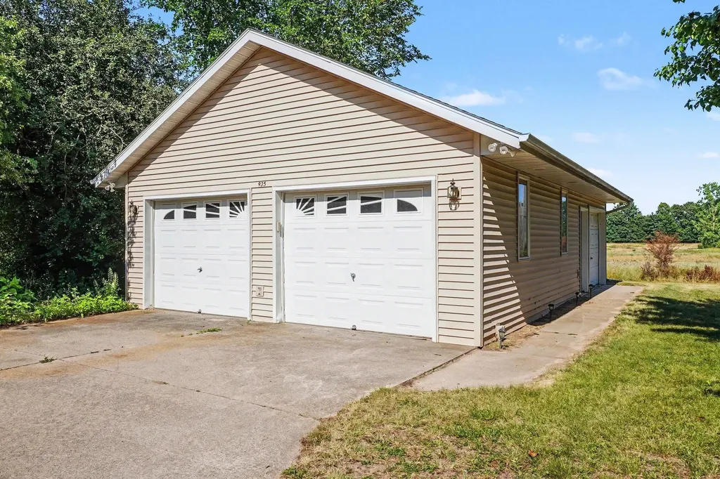 935 S Crawford Road Union Charter Township MI 48858
