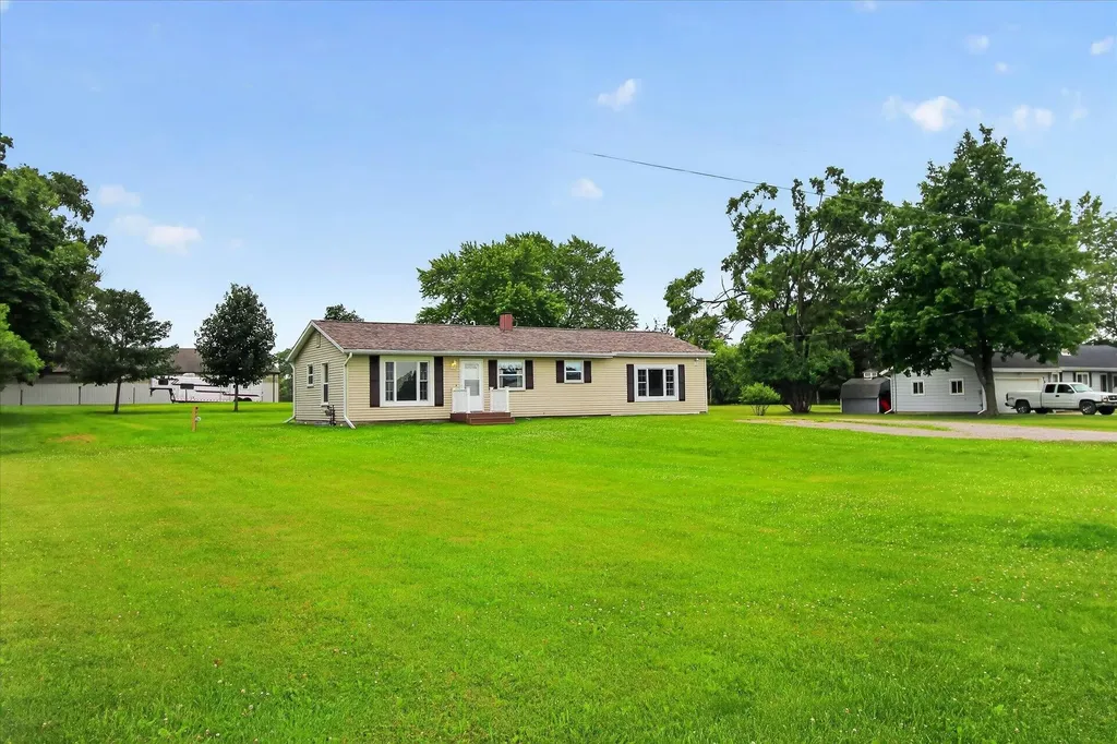 7898 E Broomfield Road Chippewa Township MI 48858