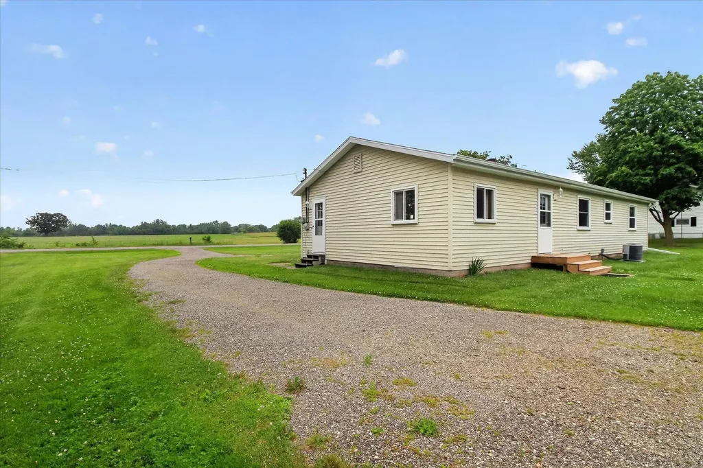 7898 E Broomfield Road Chippewa Township MI 48858