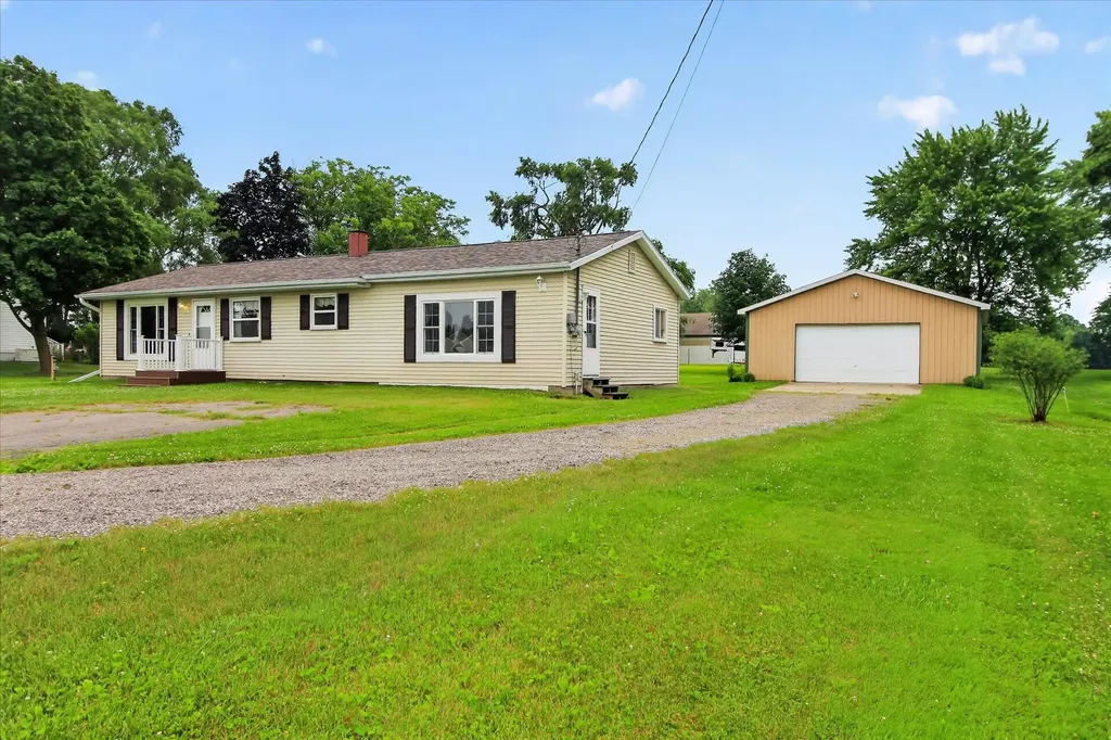 7898 E Broomfield Road Chippewa Township MI 48858