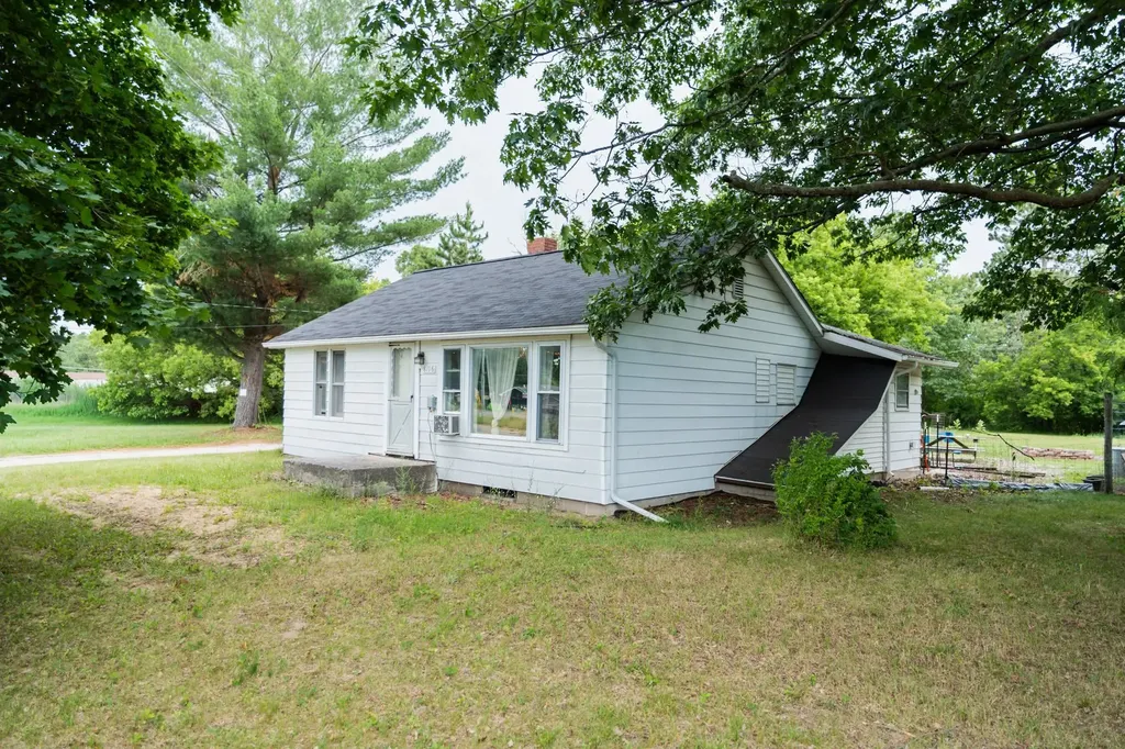 8196 Ludington Drive Garfield Township MI 48632