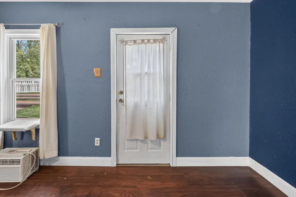 1035 Fairview Avenue Alma City MI 48801