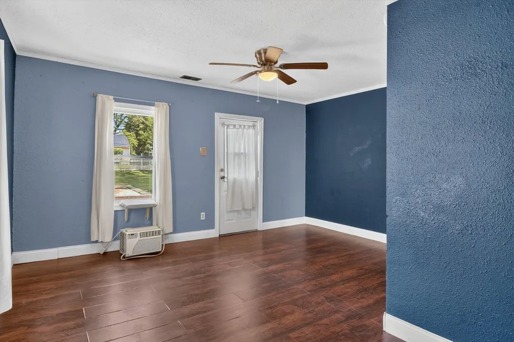 1035 Fairview Avenue Alma City MI 48801