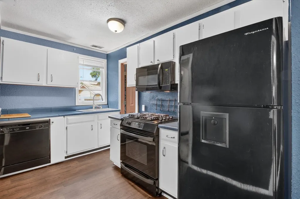 1035 Fairview Avenue Alma City MI 48801