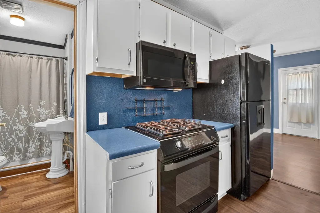 1035 Fairview Avenue Alma City MI 48801