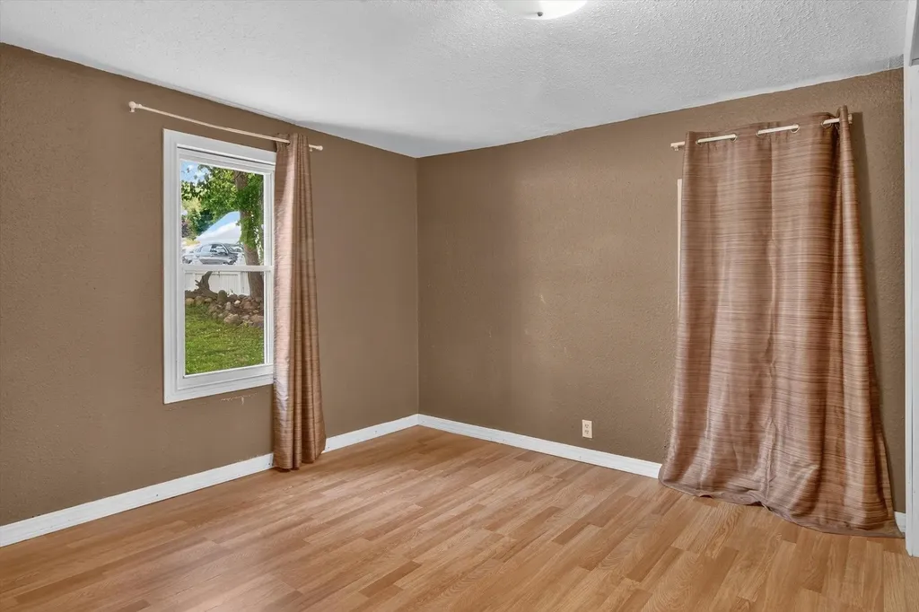 1035 Fairview Avenue Alma City MI 48801