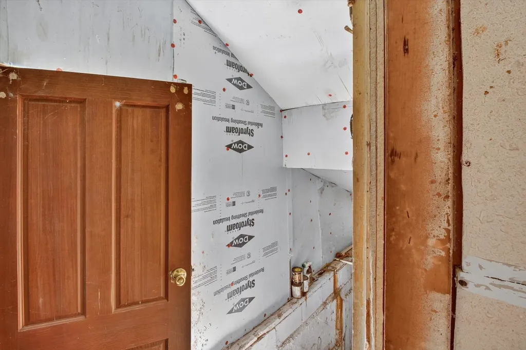1035 Fairview Avenue Alma City MI 48801