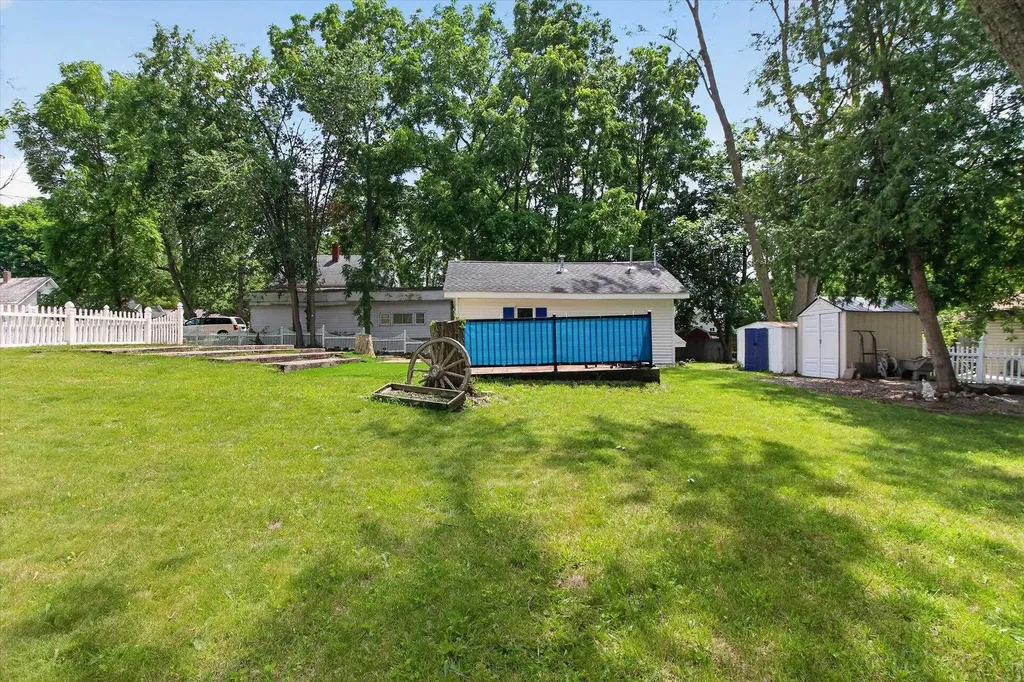 1035 Fairview Avenue Alma City MI 48801