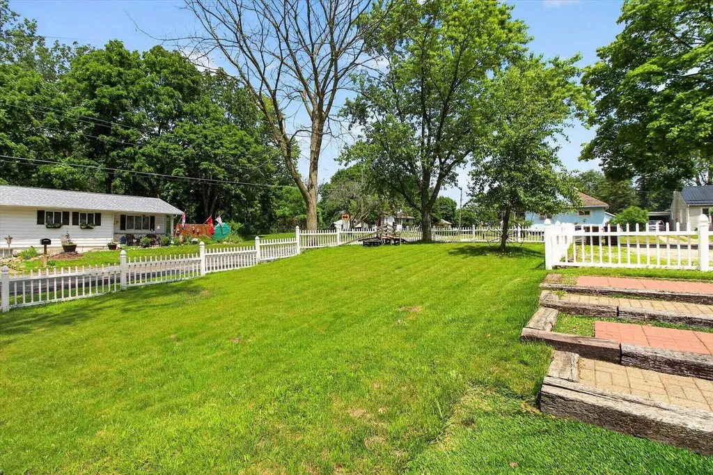 1035 Fairview Avenue Alma City MI 48801