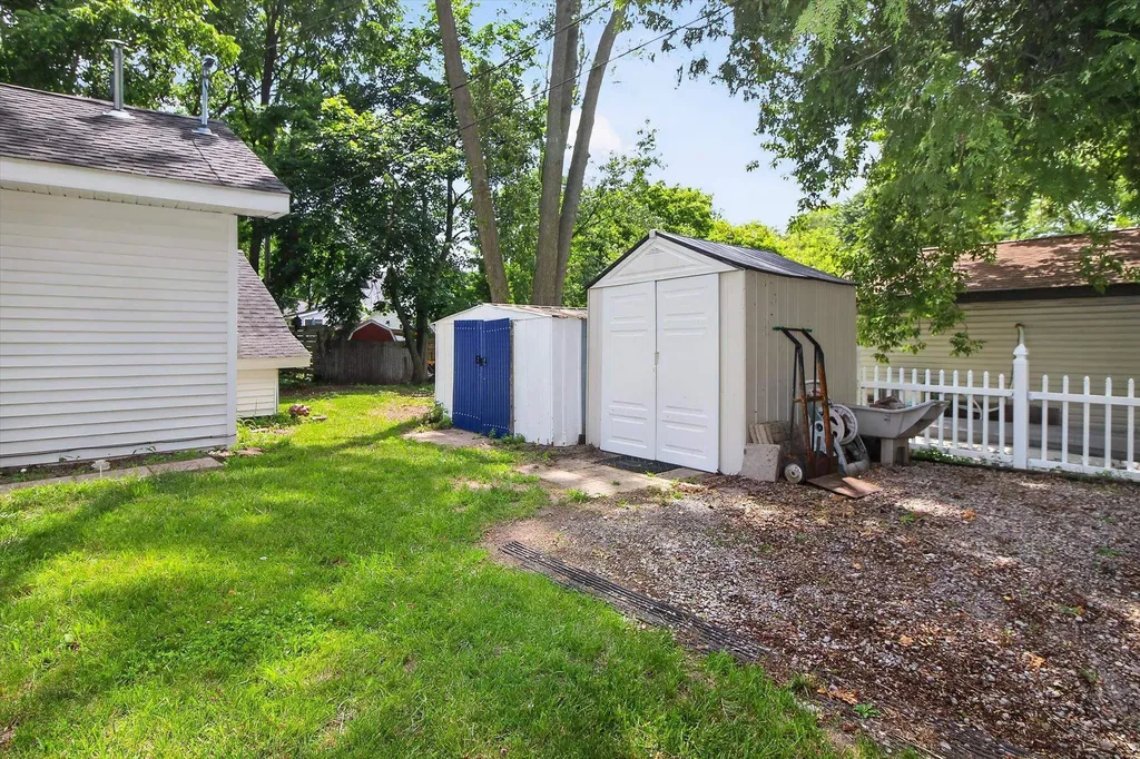 1035 Fairview Avenue Alma City MI 48801