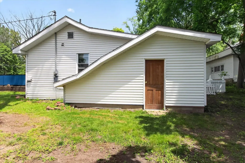 1035 Fairview Avenue Alma City MI 48801