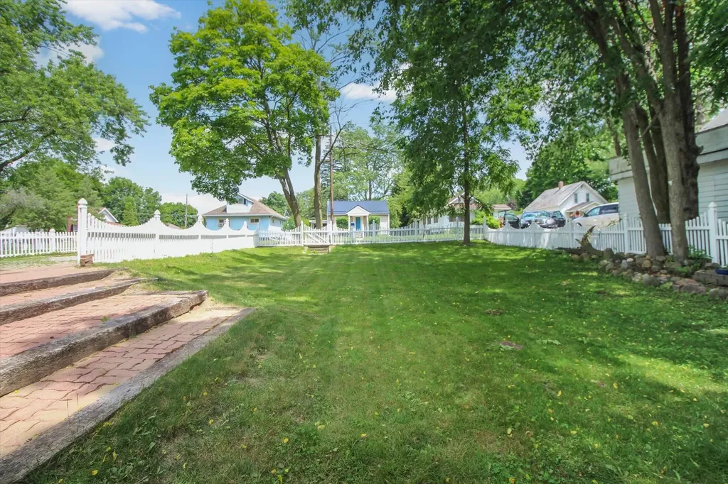 1035 Fairview Avenue Alma City MI 48801