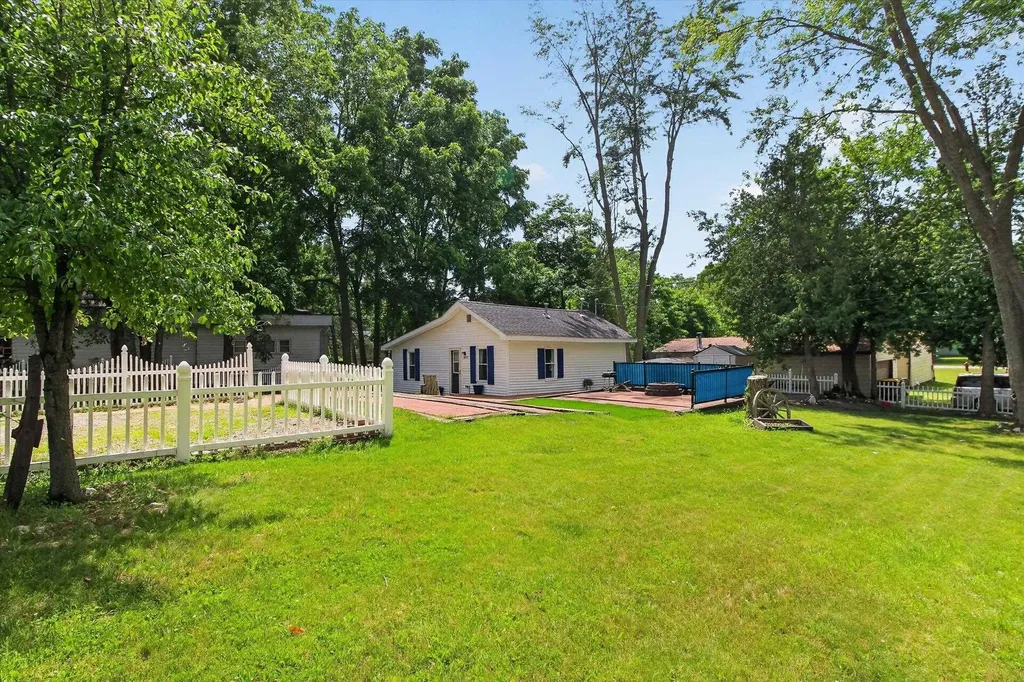 1035 Fairview Avenue Alma City MI 48801