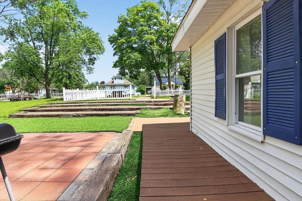1035 Fairview Avenue Alma City MI 48801