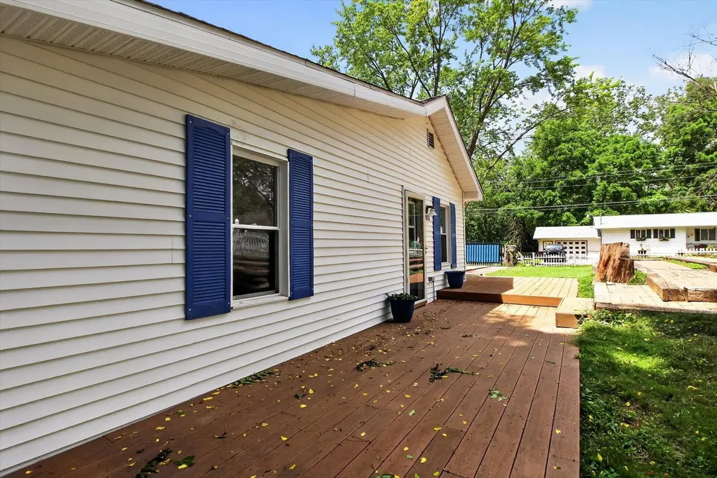 1035 Fairview Avenue Alma City MI 48801