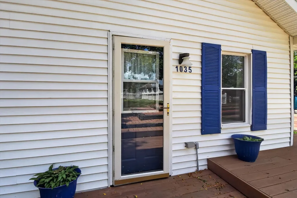 1035 Fairview Avenue Alma City MI 48801