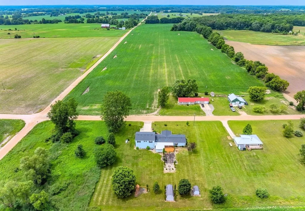 8941 S Mission Road Lincoln Township MI 48858
