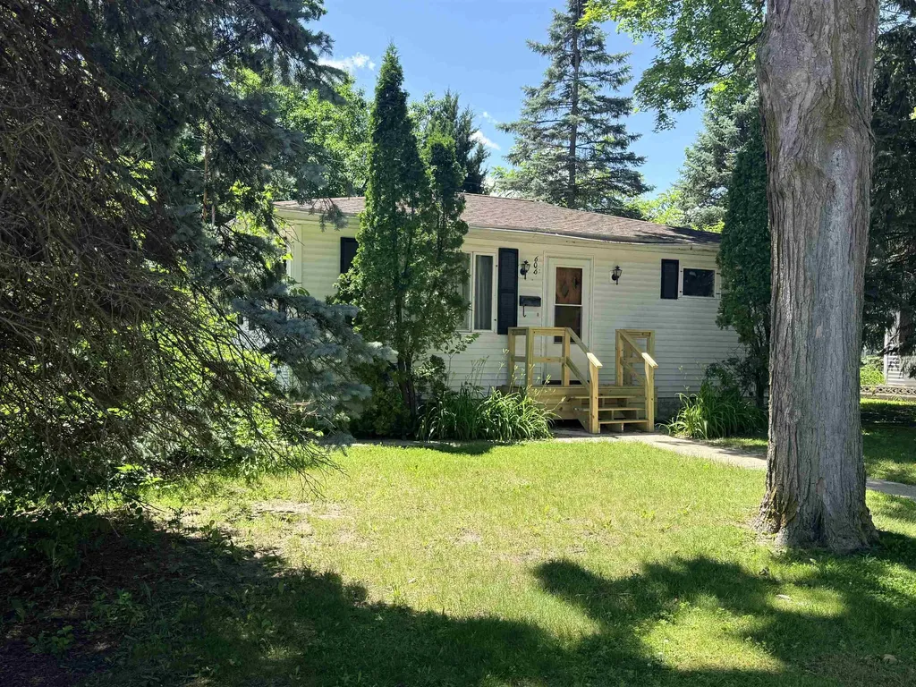 524 N Kinney Mt. Pleasant City MI 48858