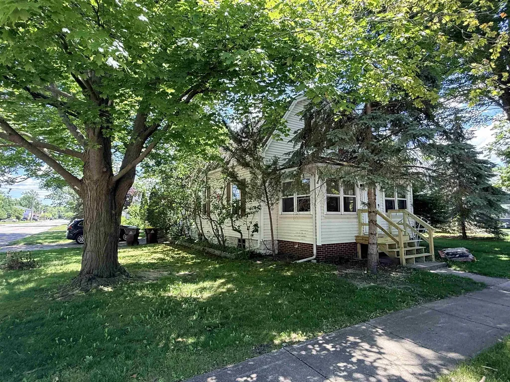 524 N Kinney Mt. Pleasant City MI 48858