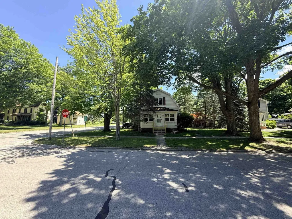 524 N Kinney Mt. Pleasant City MI 48858