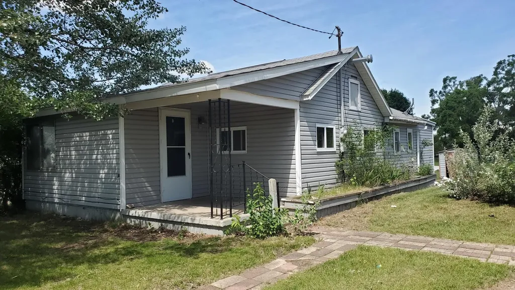 659 Prairie Street Clare City MI 48617