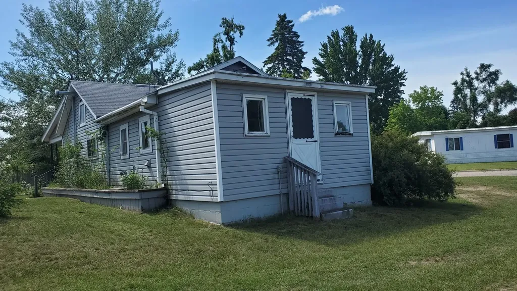 659 Prairie Street Clare City MI 48617