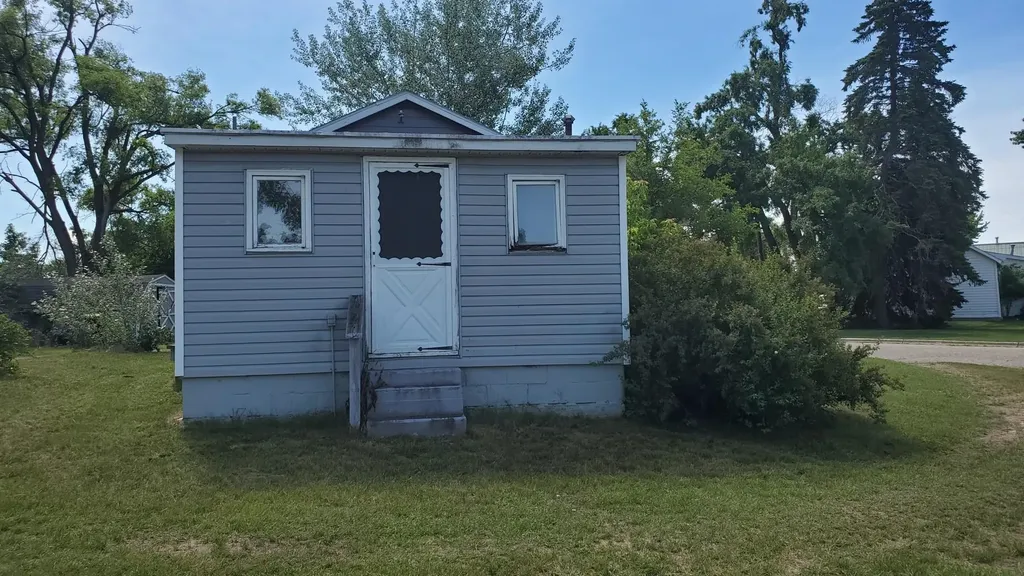 659 Prairie Street Clare City MI 48617