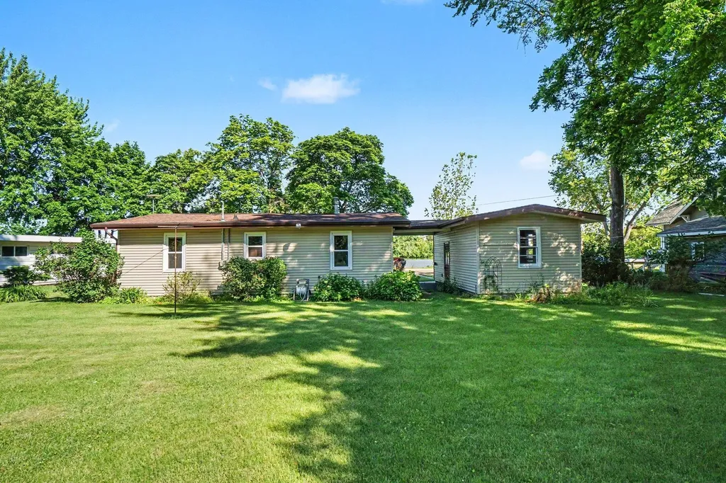 131 Riverside Drive Alma City MI 48801