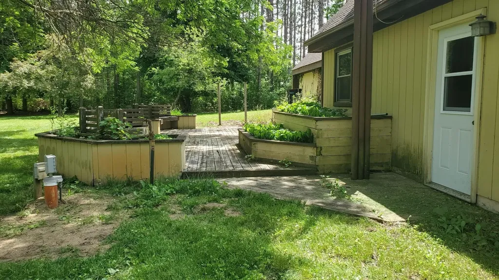 2704 W Deerfield Road Deerfield Township MI 48858