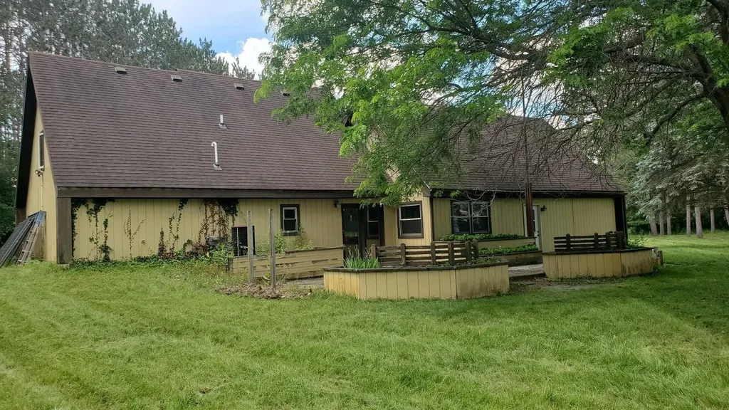 2704 W Deerfield Road Deerfield Township MI 48858