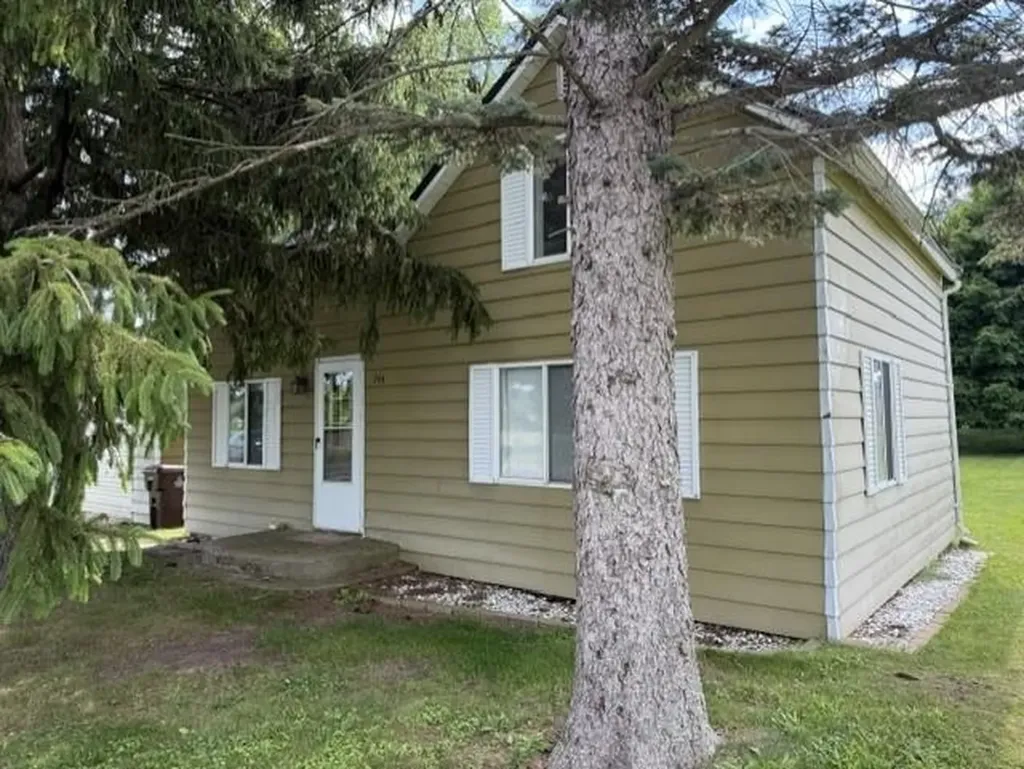 744 Saint Johns Street Ithaca City MI 48847